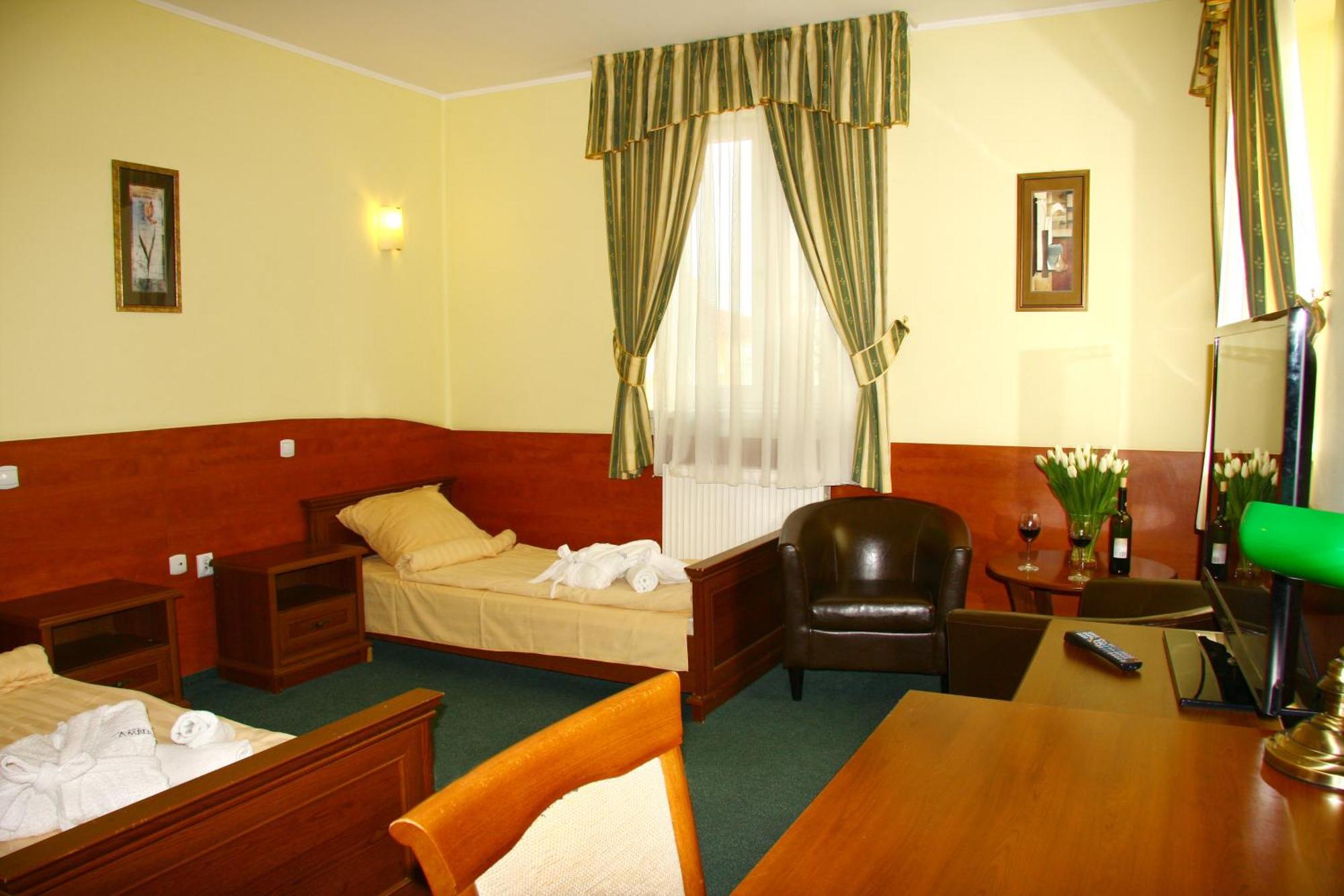 Hotelik & Restauracja Amber Рашин Экстерьер фото